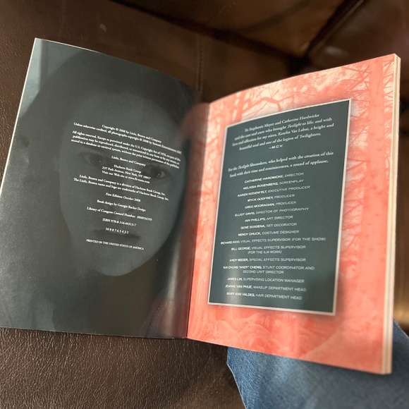 Twilight: The complete illustrated movie companion - Picture 2 of 3